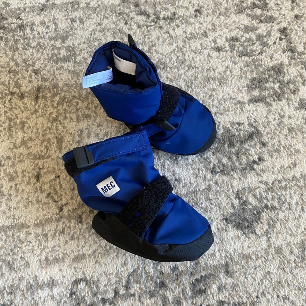 SOLD - MEC winter baby booties (size S)